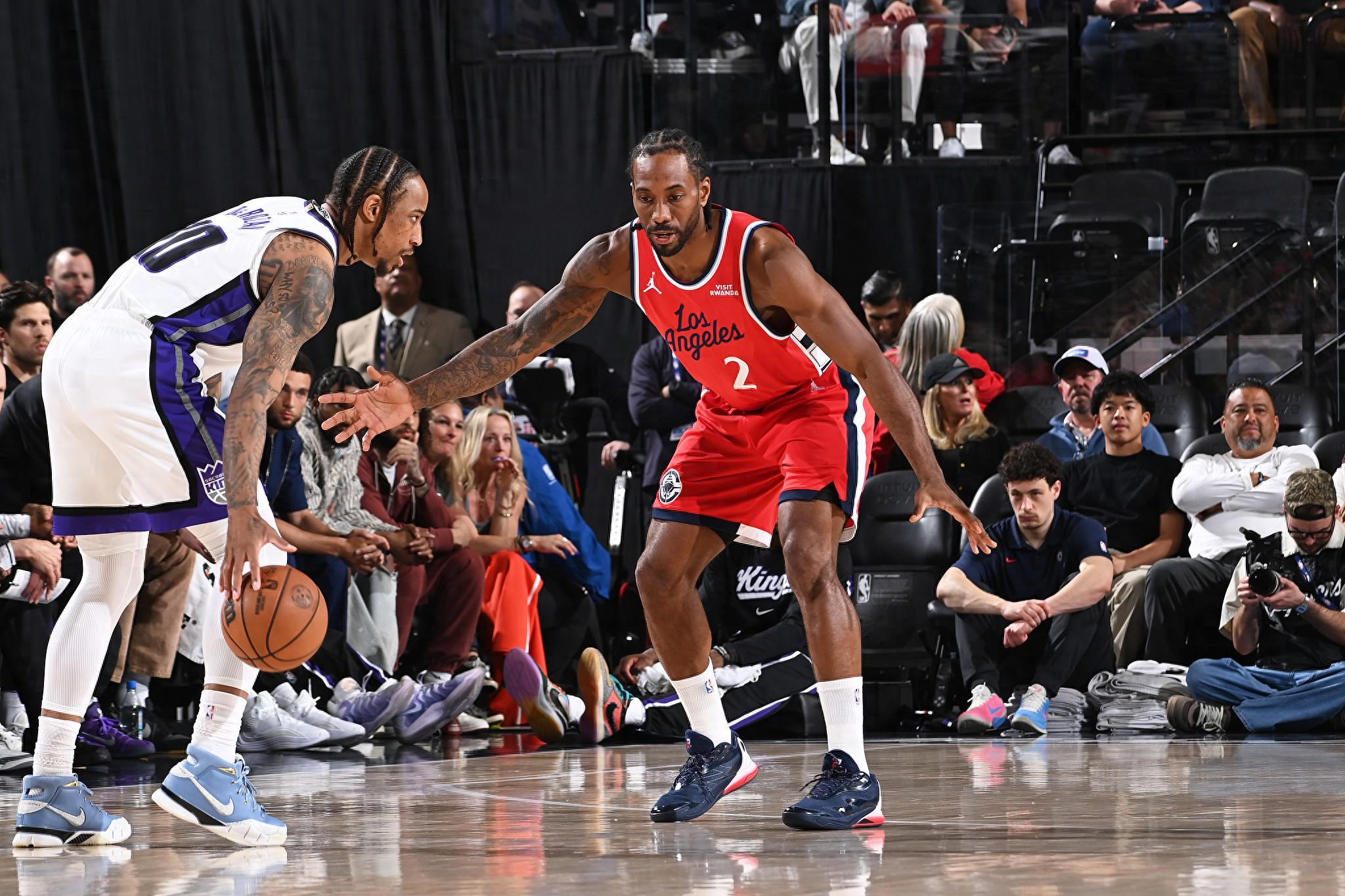 开云体育官网-大爆冷！威少轰12+12+10手撕老东家 小卡31+6纪录夜被撞出血+伤退